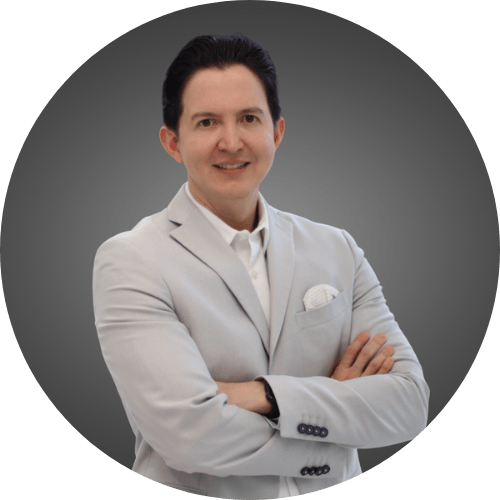 Dr. David Delgado, plastic surgeon and medical director at Clínica Be Dharma in Medellín
